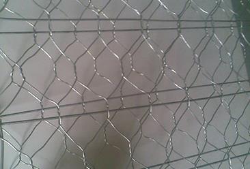 雨季用加筋格賓網(wǎng)怎么做防護(hù)?